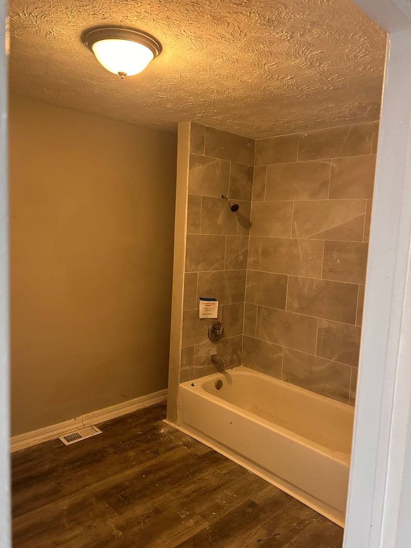 Dayton House: 8825 Meeker Rd