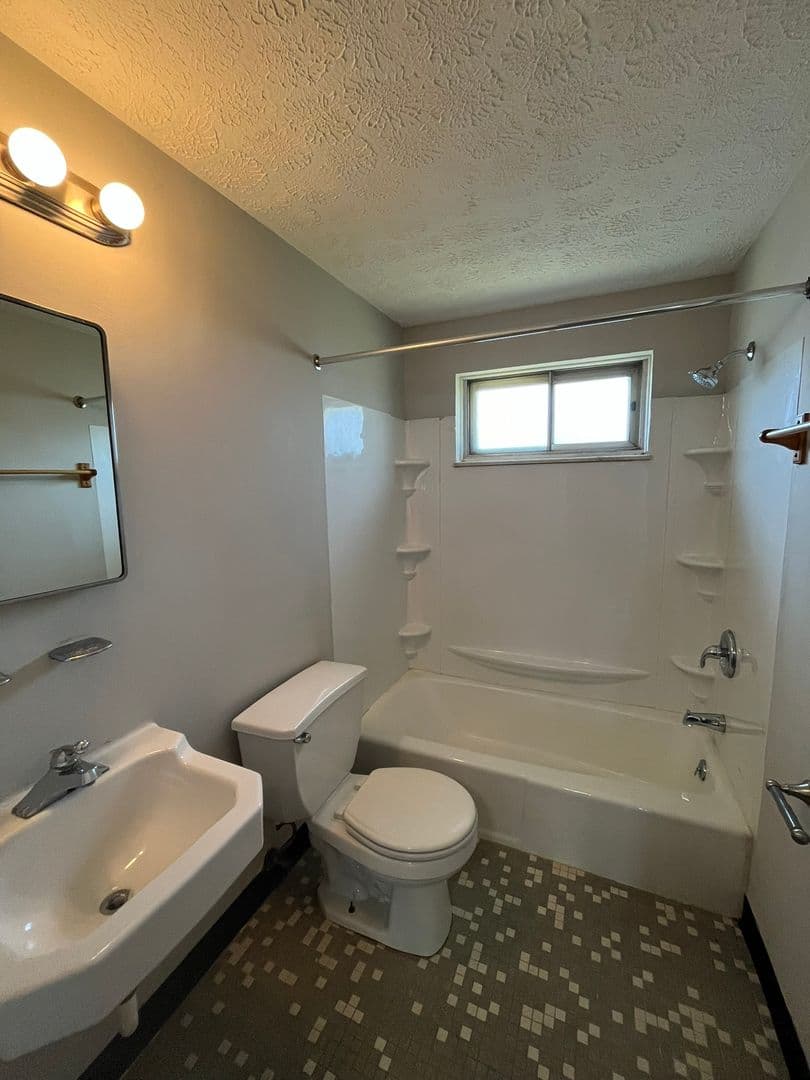Columbus Apartment: 1171 Sanborn Place