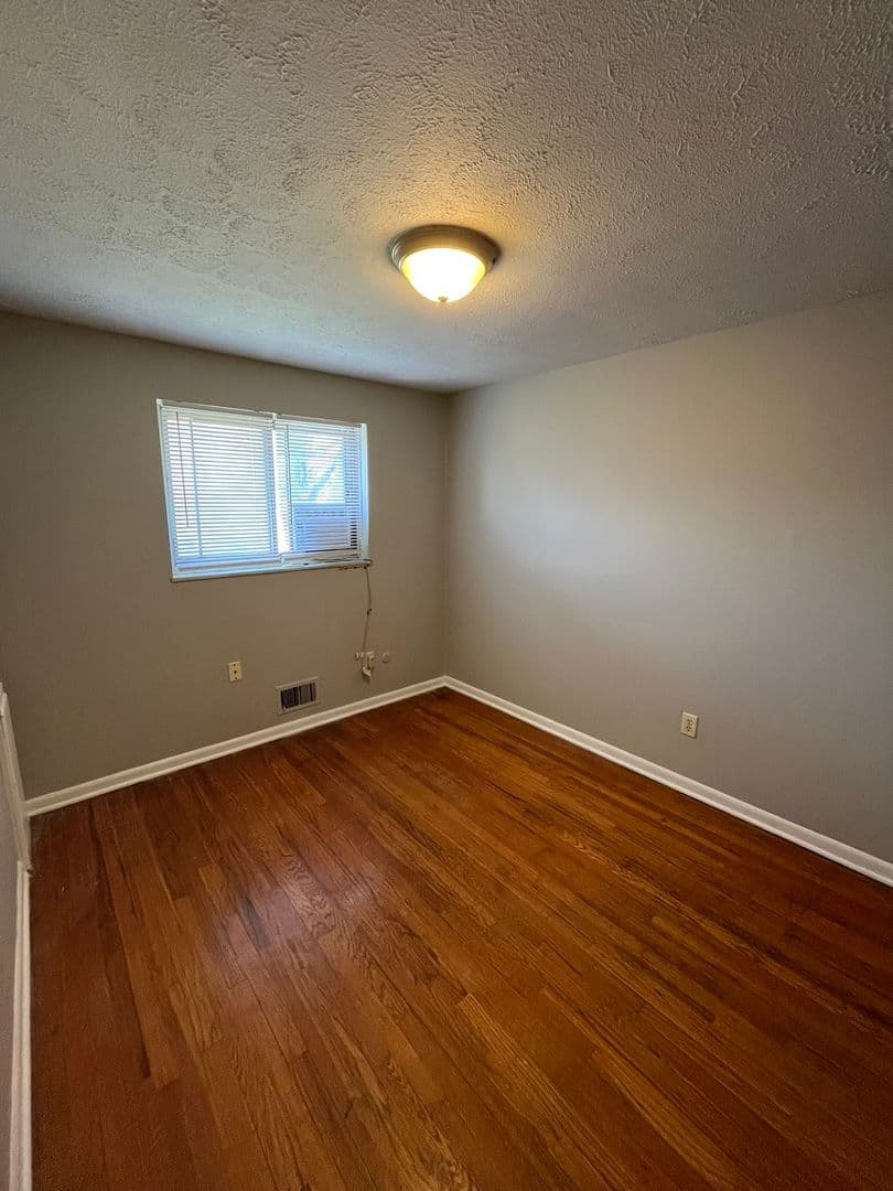 Columbus Apartment: 1171 Sanborn Place