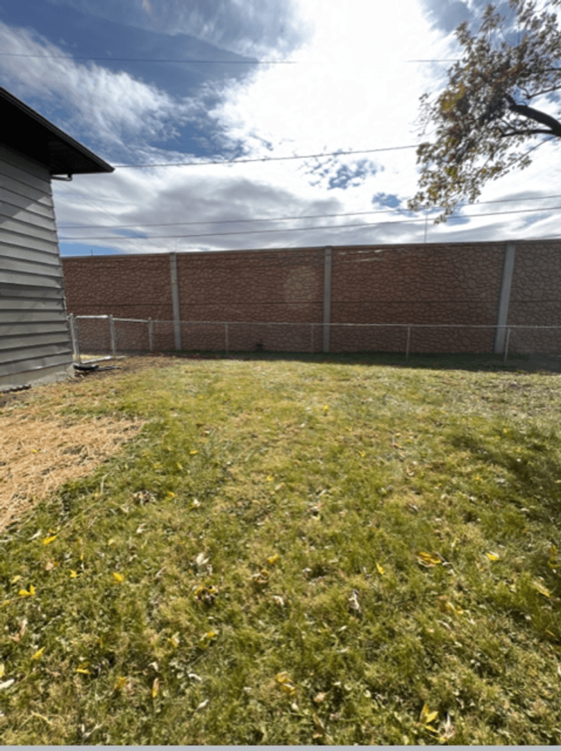 Columbus House: 1901 Zettler Road
