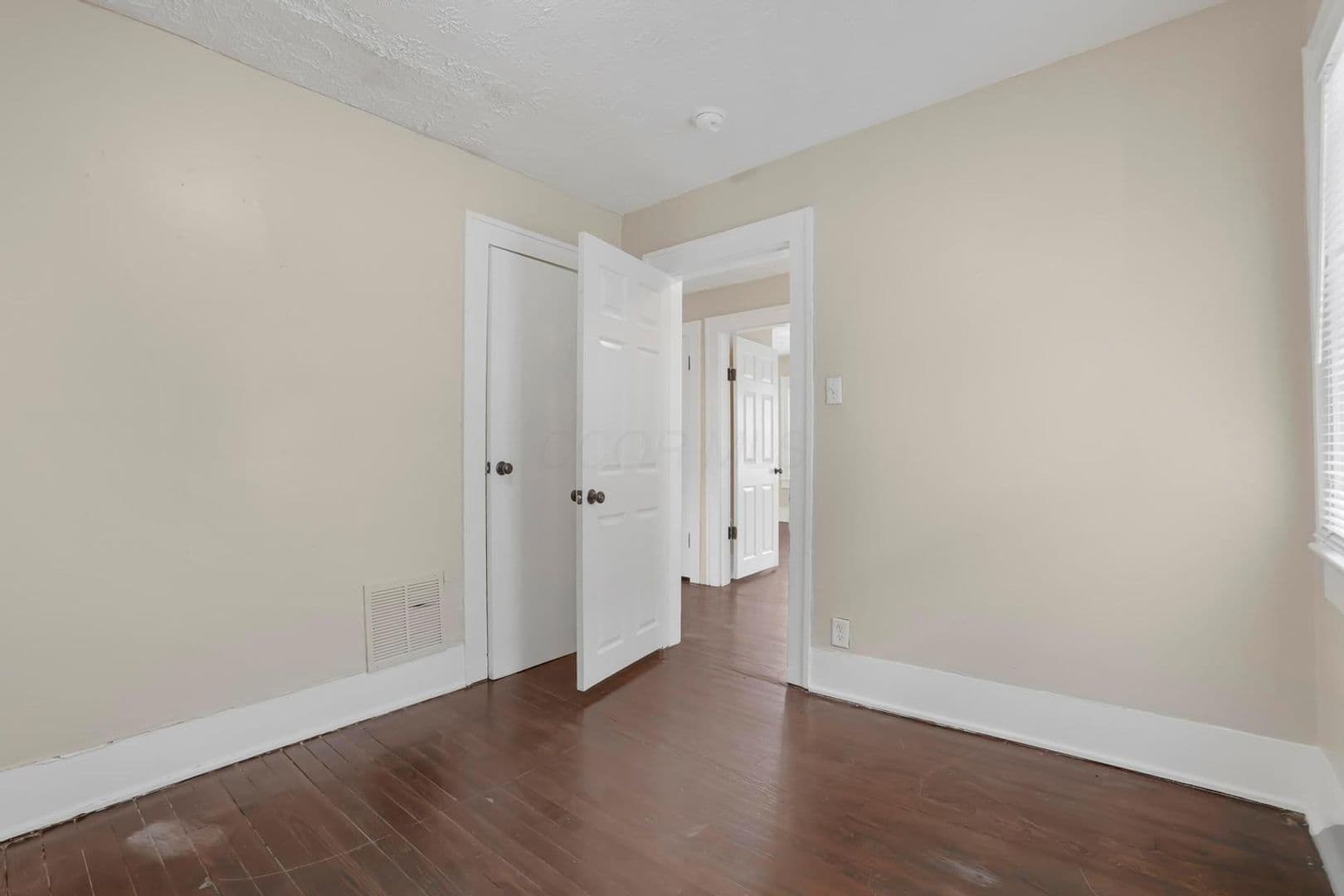 Columbus House: 172 S Richardson Avenue