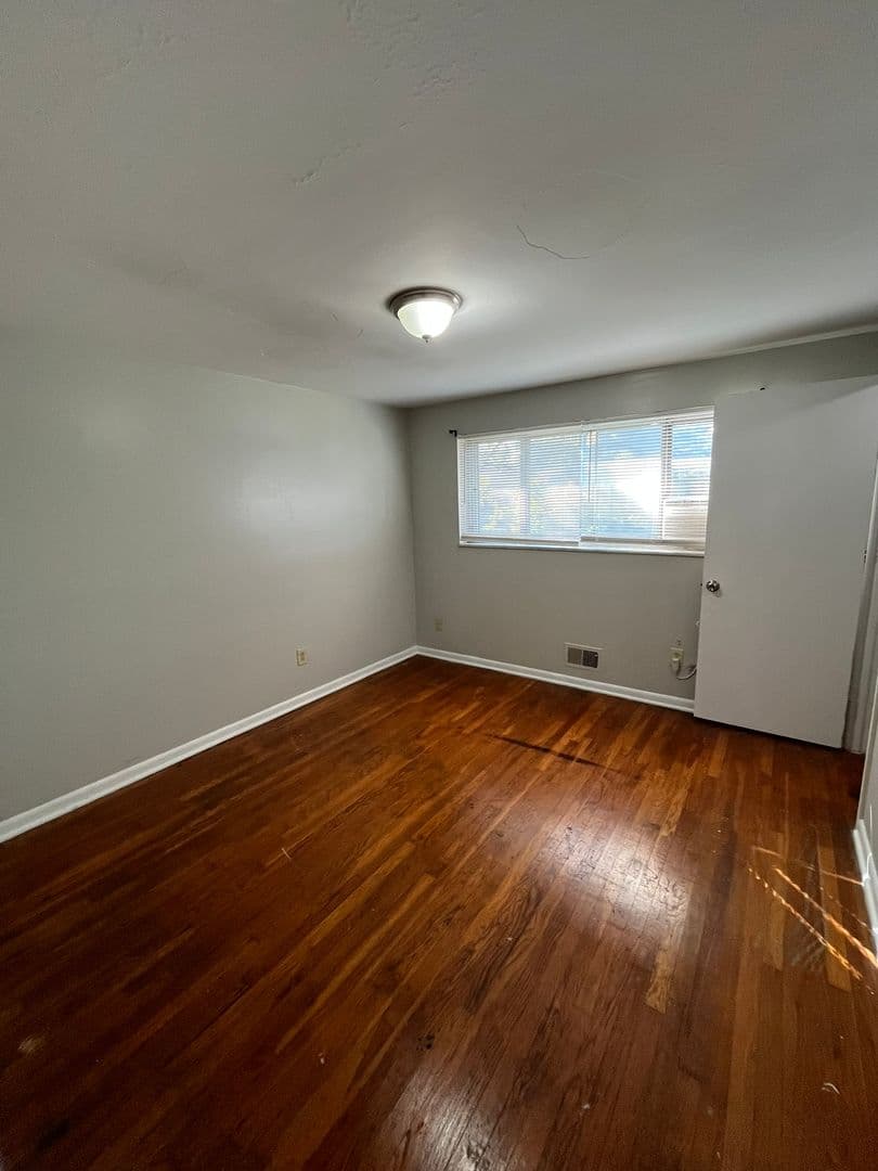 Columbus Apartment: 1171 Sanborn Place
