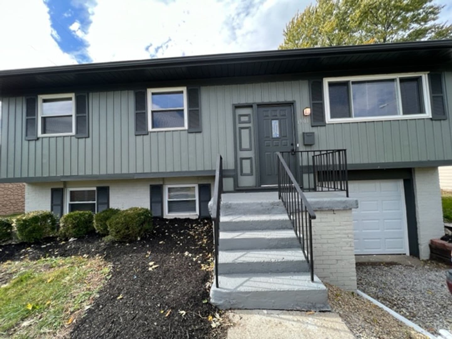 Columbus House: 1901 Zettler Road