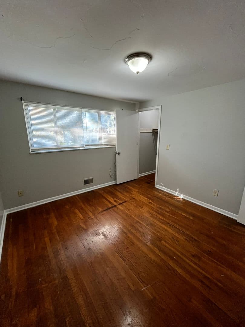 Columbus Apartment: 1171 Sanborn Place