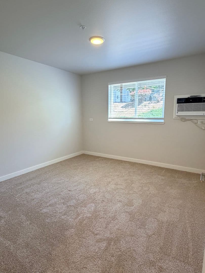 East Wenatchee Apartment: 655 NE 4th