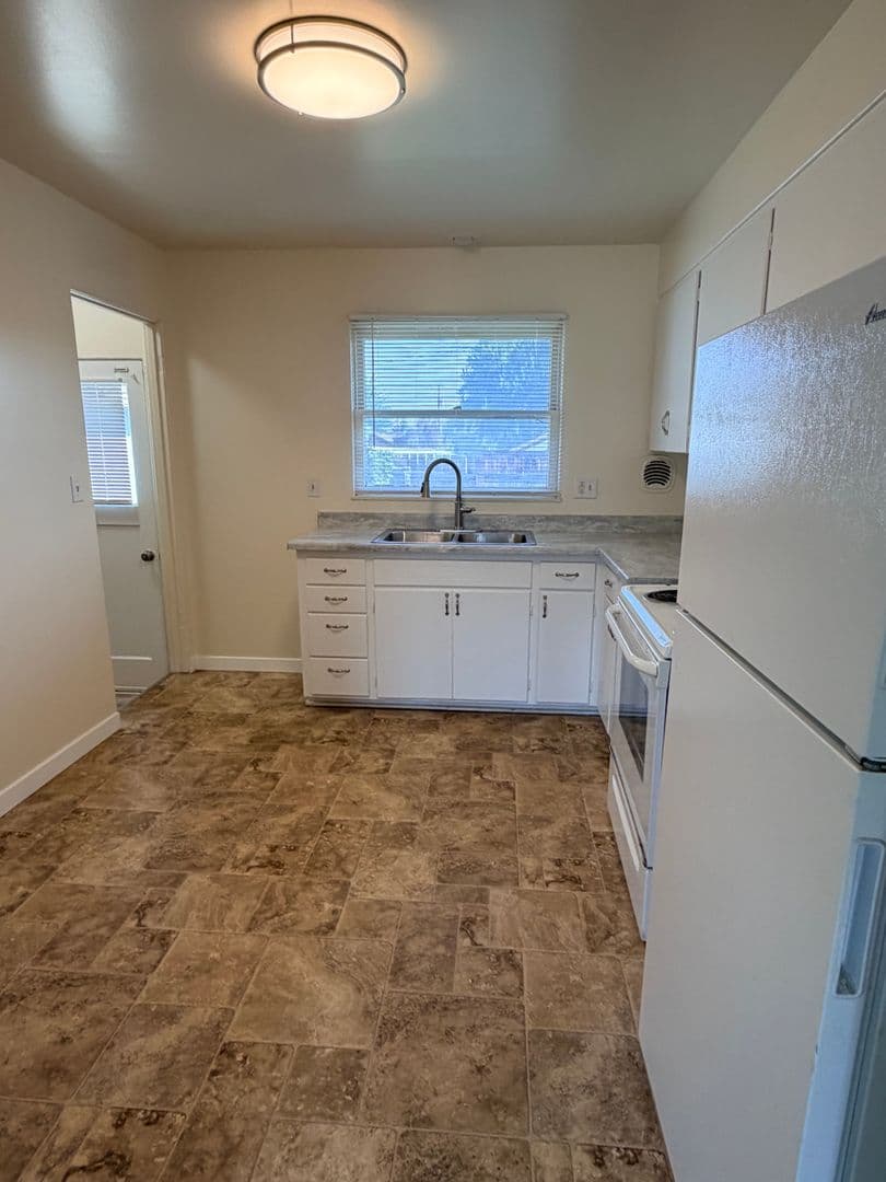 Wenatchee Apartment: 1100-1137 1st