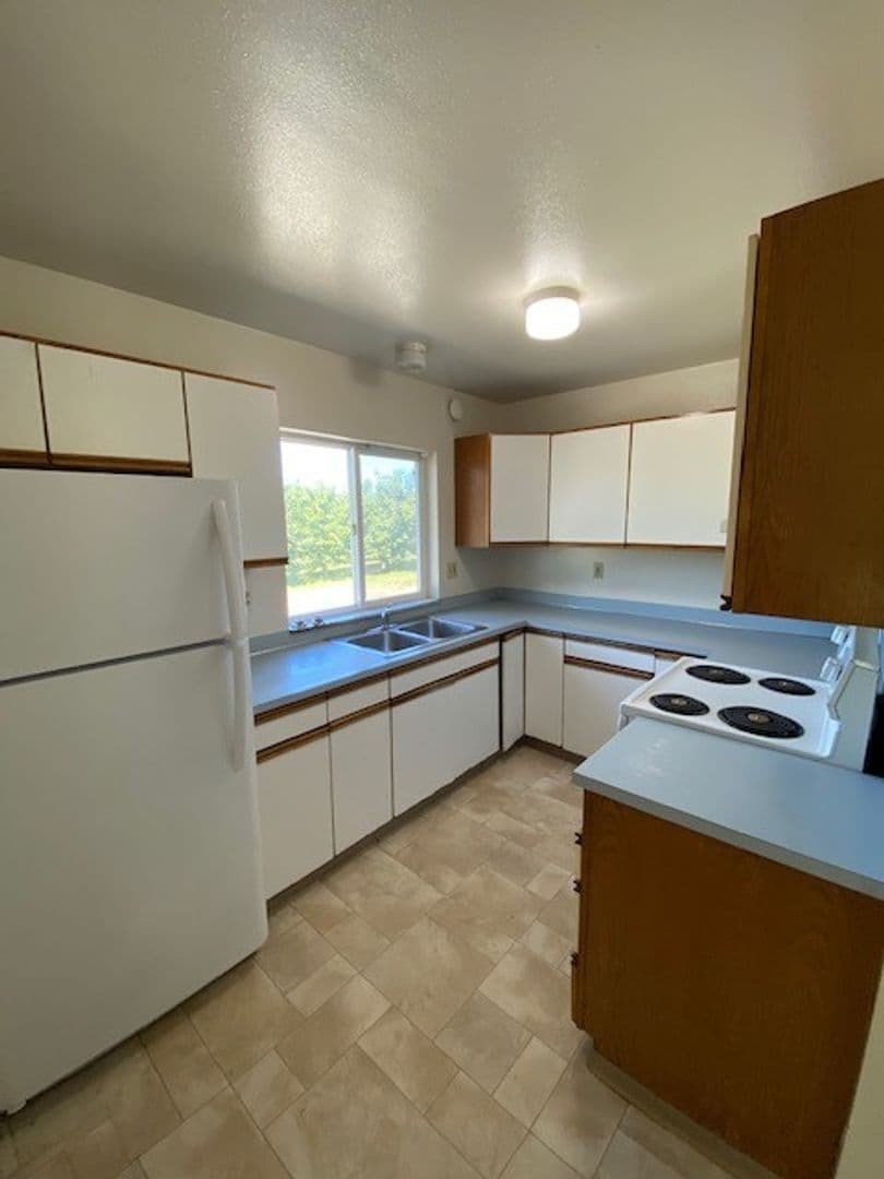 East Wenatchee Apartment: 3120 & 3122 SE 6th St