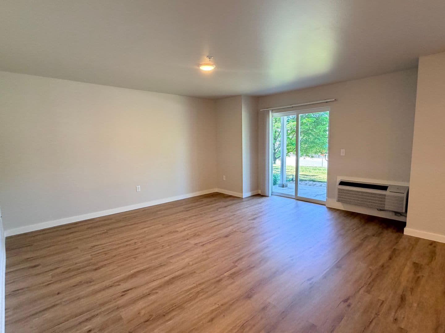East Wenatchee Apartment: 655 NE 4th