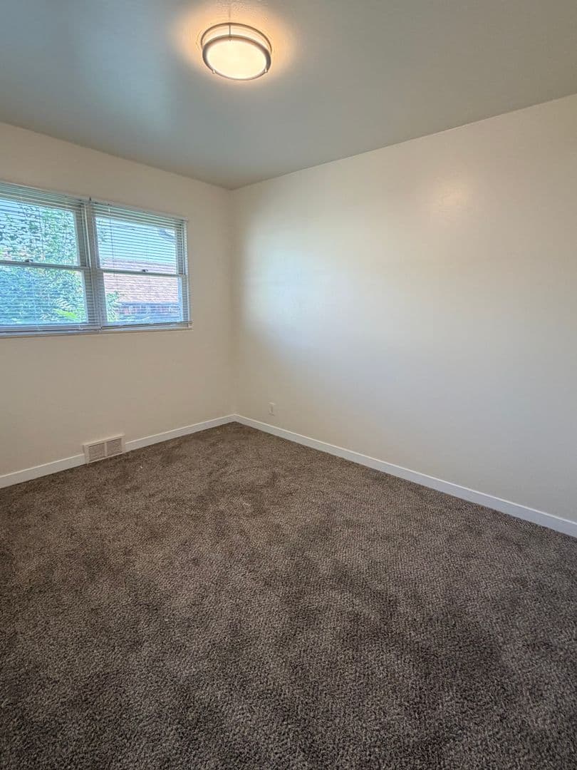 Wenatchee Apartment: 1100-1137 1st
