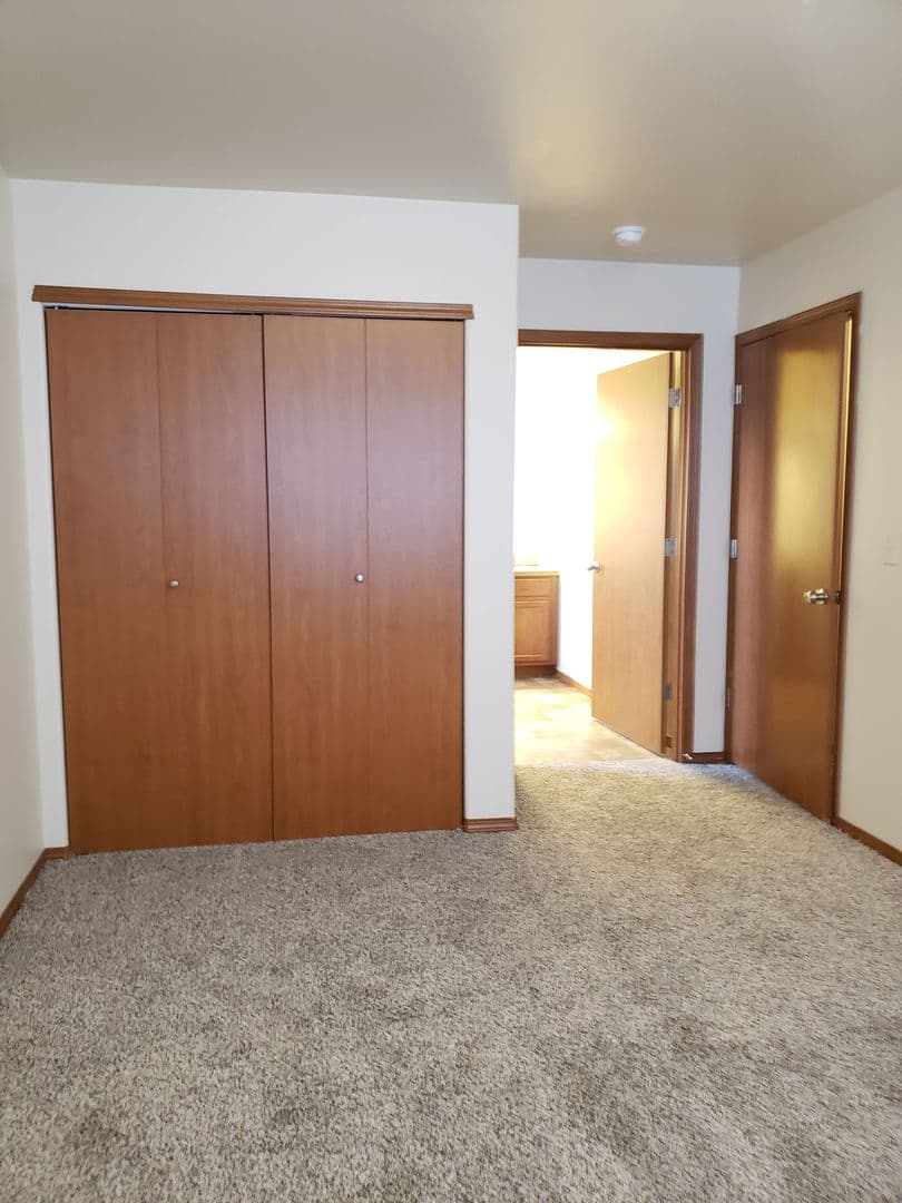 East Wenatchee Apartment: 564 11th St NE