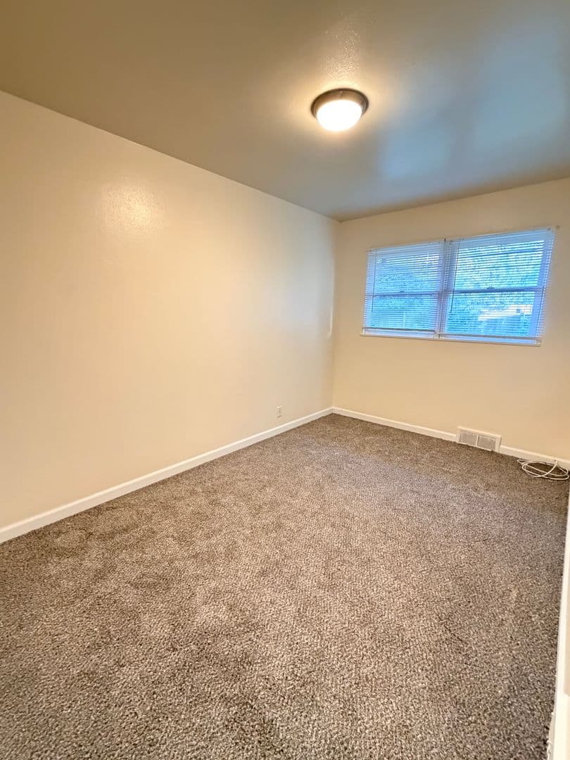 Wenatchee Apartment: 1100-1137 1st
