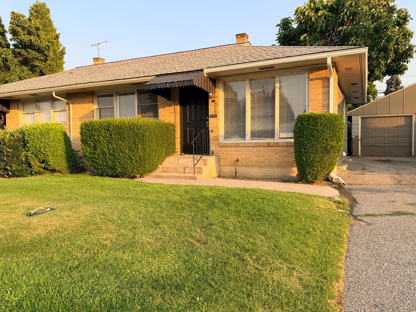 Wenatchee Apartment: 1100-1137 1st