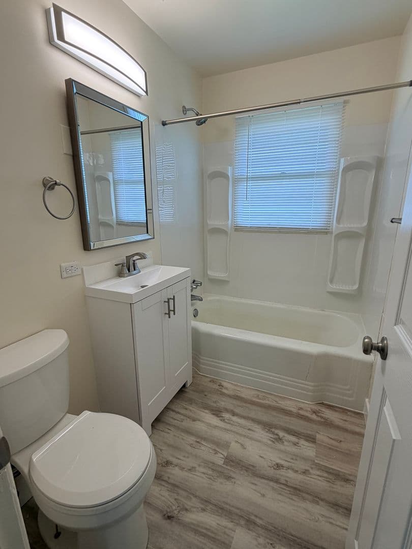 Wenatchee Apartment: 1100-1137 1st