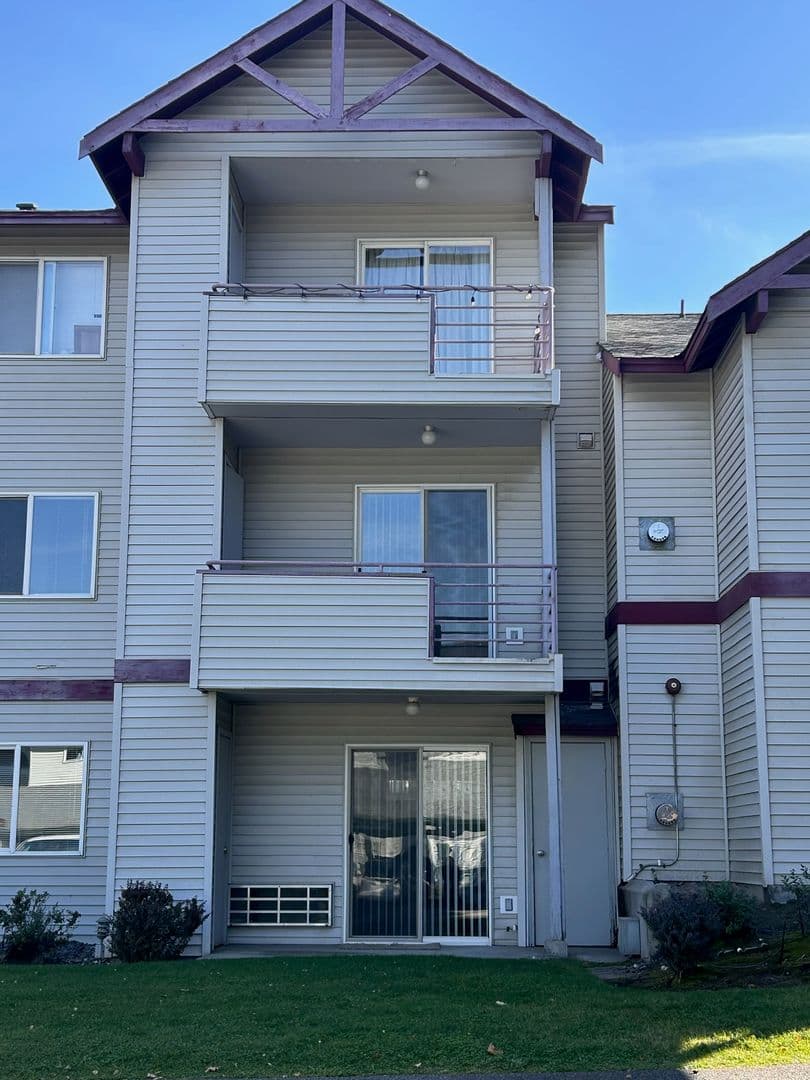East Wenatchee Apartment: 655 NE 4th