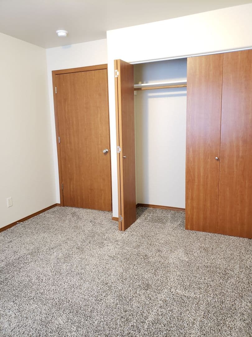 East Wenatchee Apartment: 564 11th St NE
