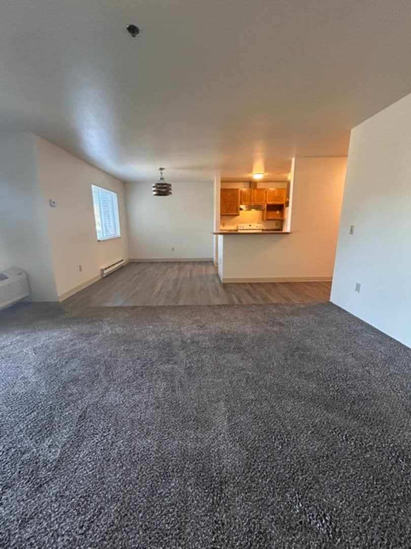 East Wenatchee Apartment: 655 NE 4th