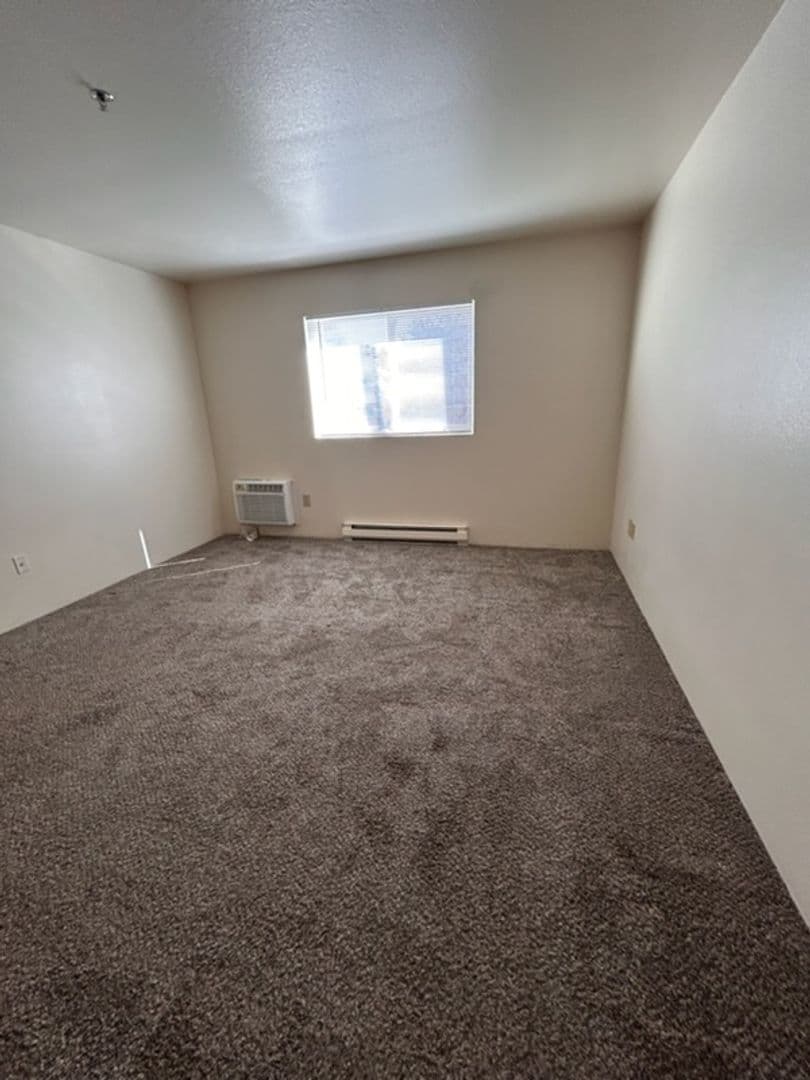 East Wenatchee Apartment: 655 NE 4th