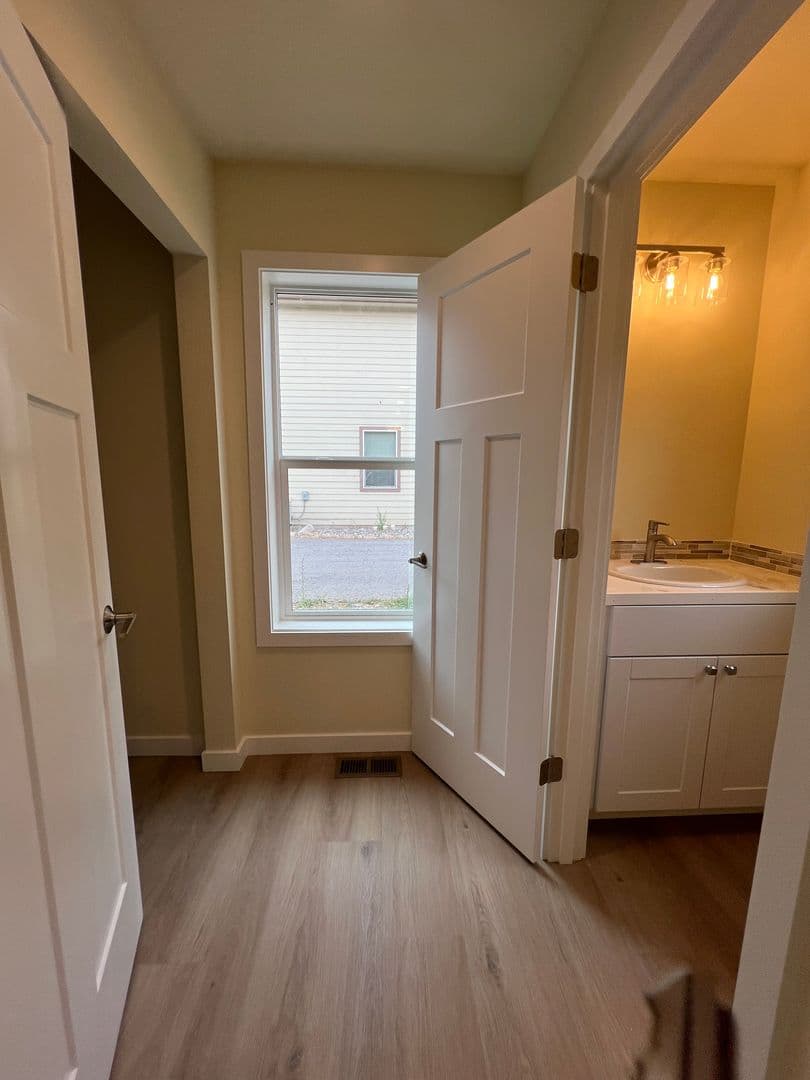 Wenatchee House: 20 Charles St