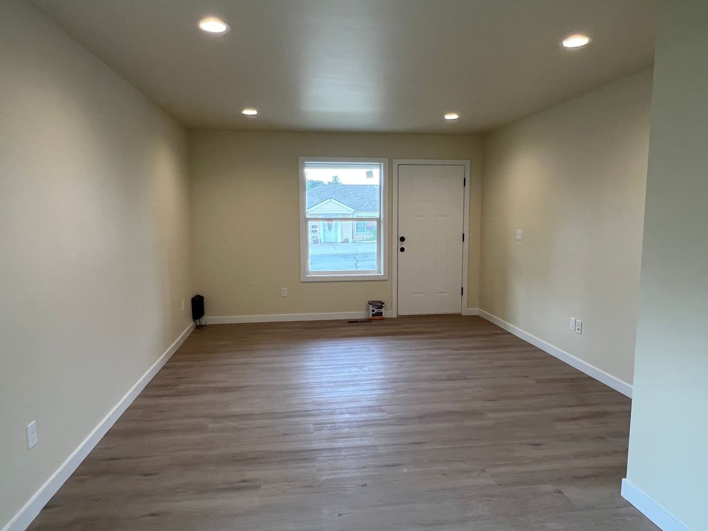 Wenatchee House: 20 Charles St