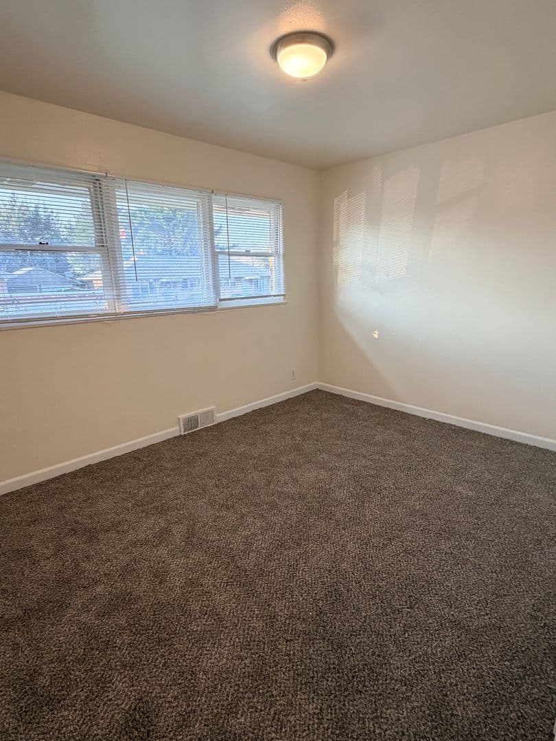 Wenatchee Apartment: 1100-1137 1st