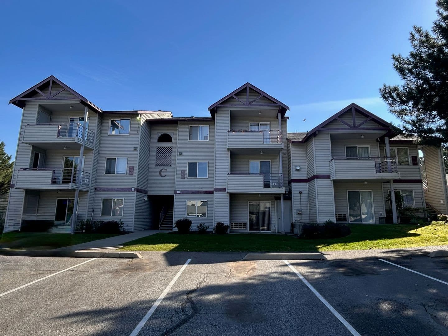 East Wenatchee Apartment: 655 NE 4th