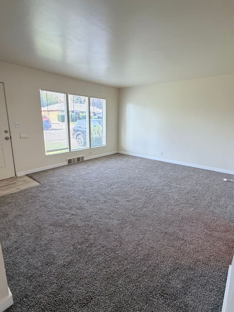 Wenatchee Apartment: 1100-1137 1st