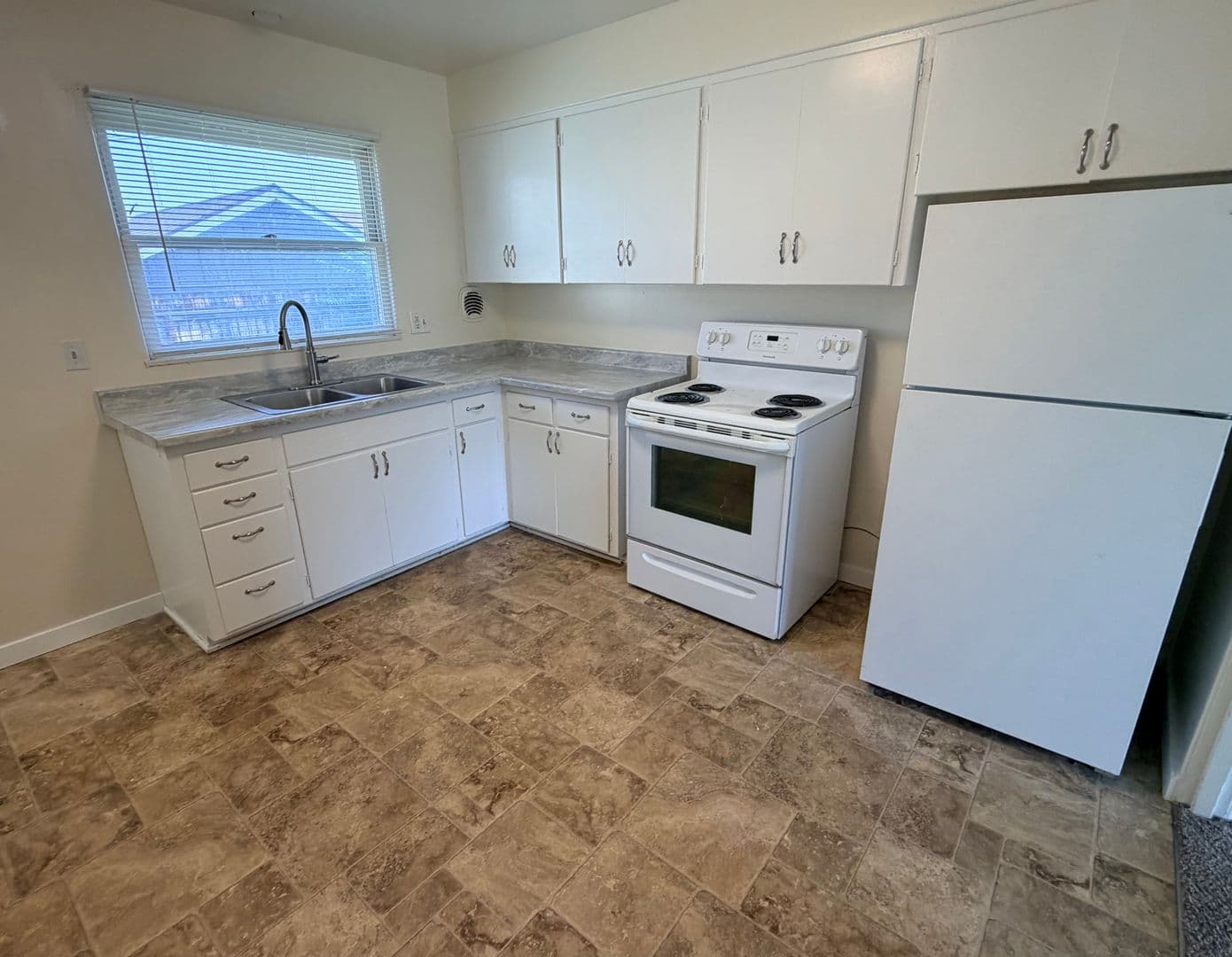 Wenatchee Apartment: 1100-1137 1st