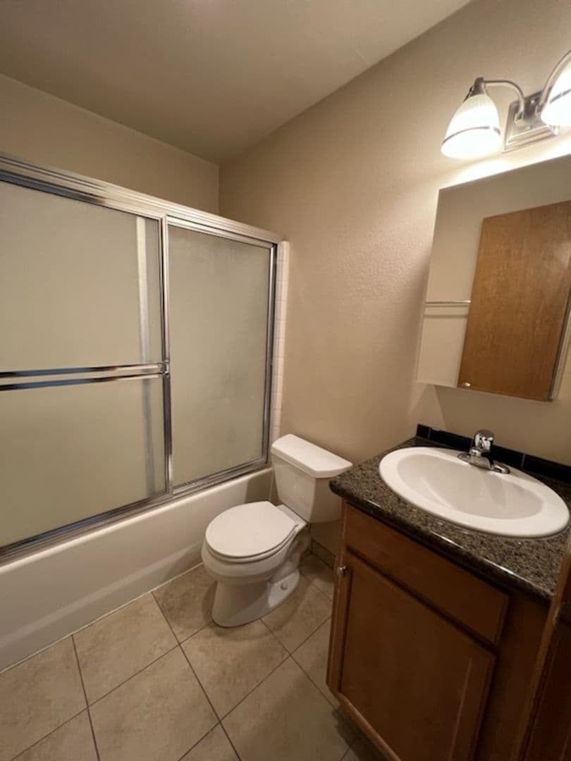 Quincy Apartment: 435 E Street NE
