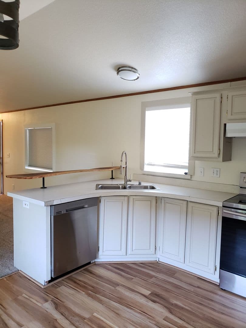Wenatchee Apartment: 1305 N Wenatchee Ave