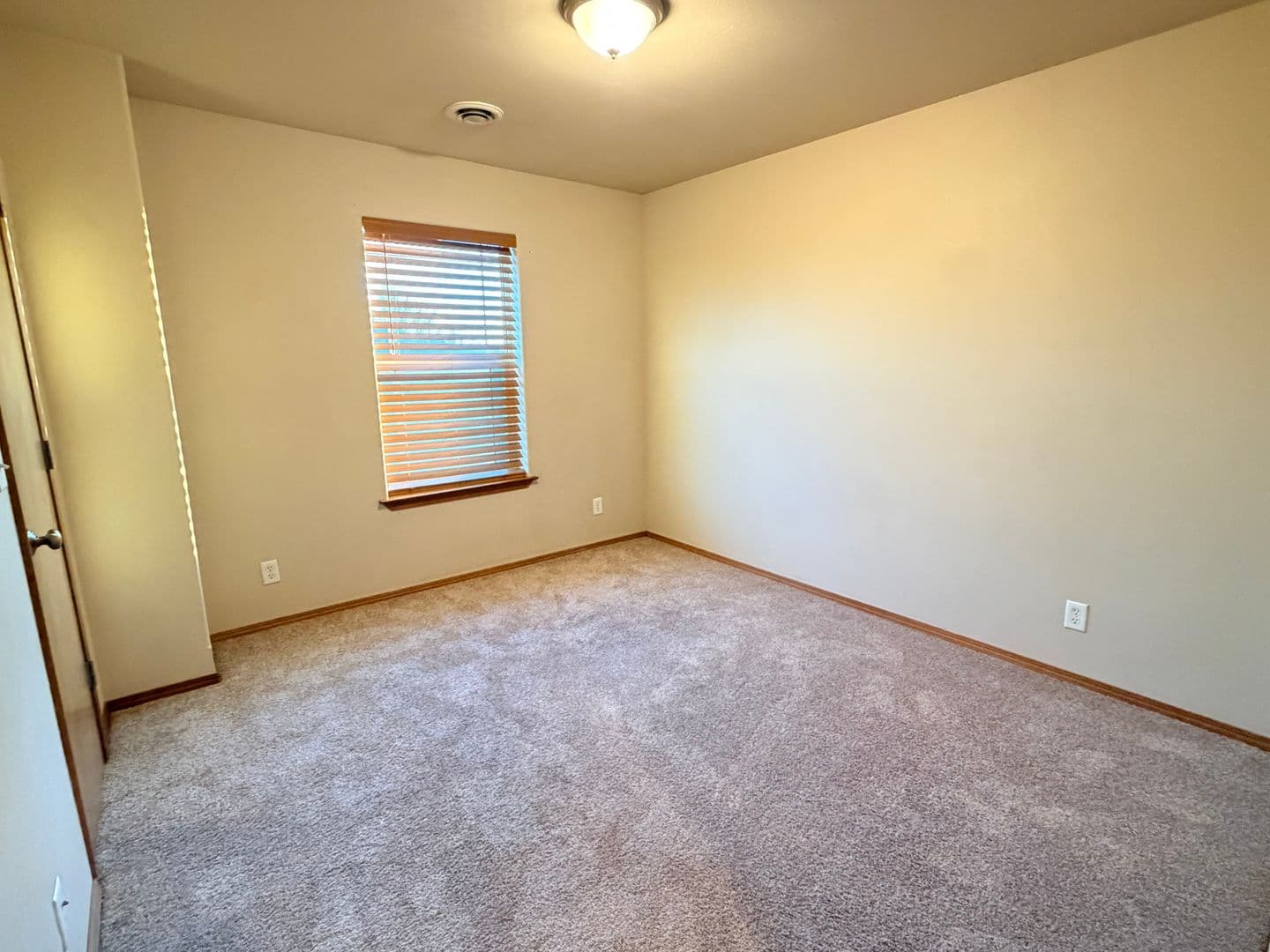 Quincy Apartment: 435 E Street NE