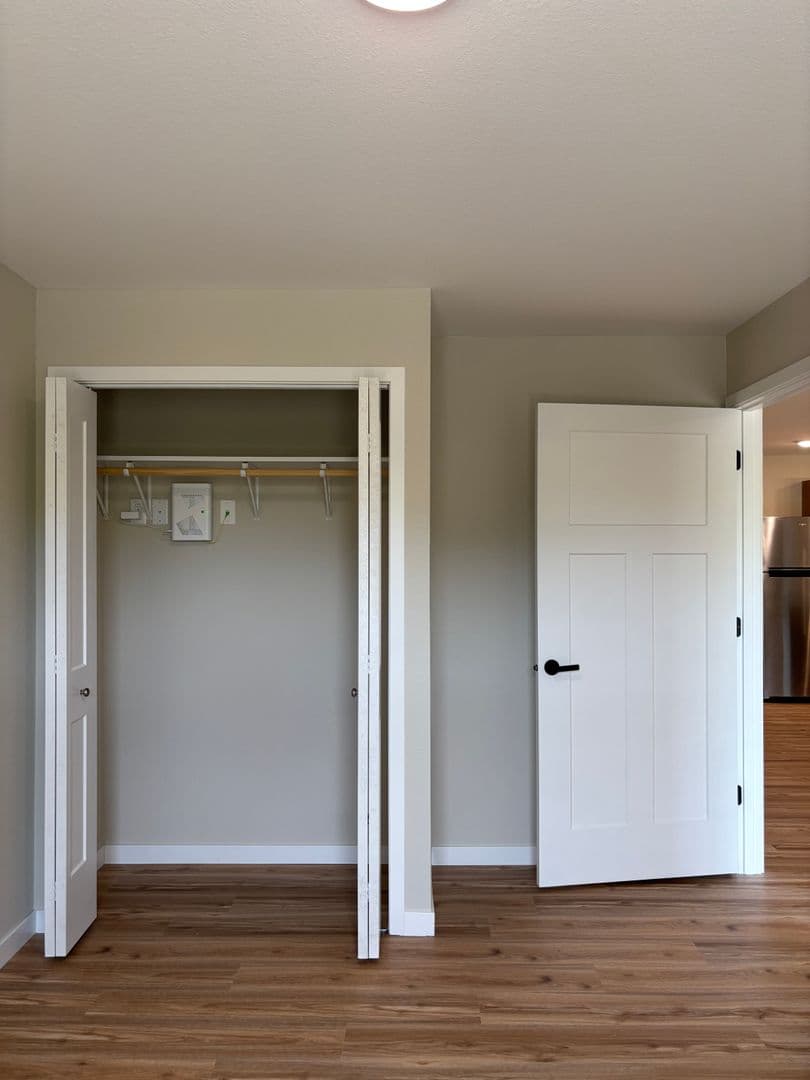 Alexandria Apartment: 1829 Oakview Ave SE