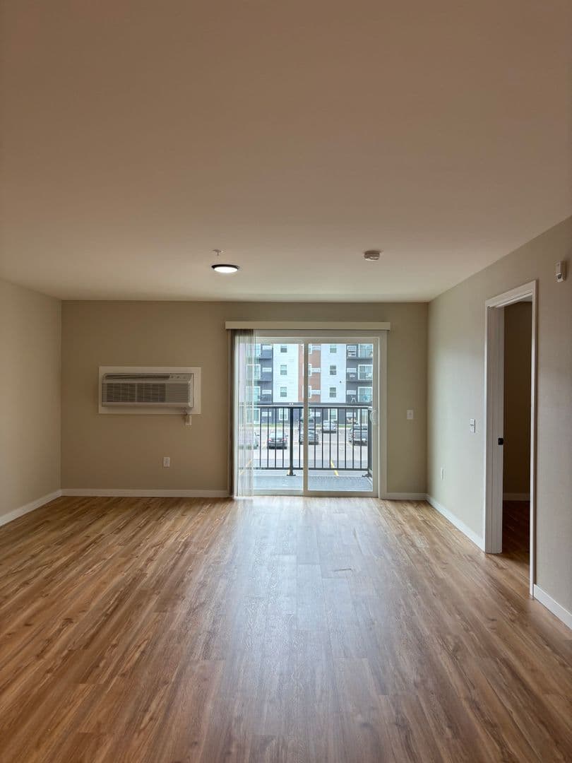 Alexandria Apartment: 1829 Oakview Ave SE