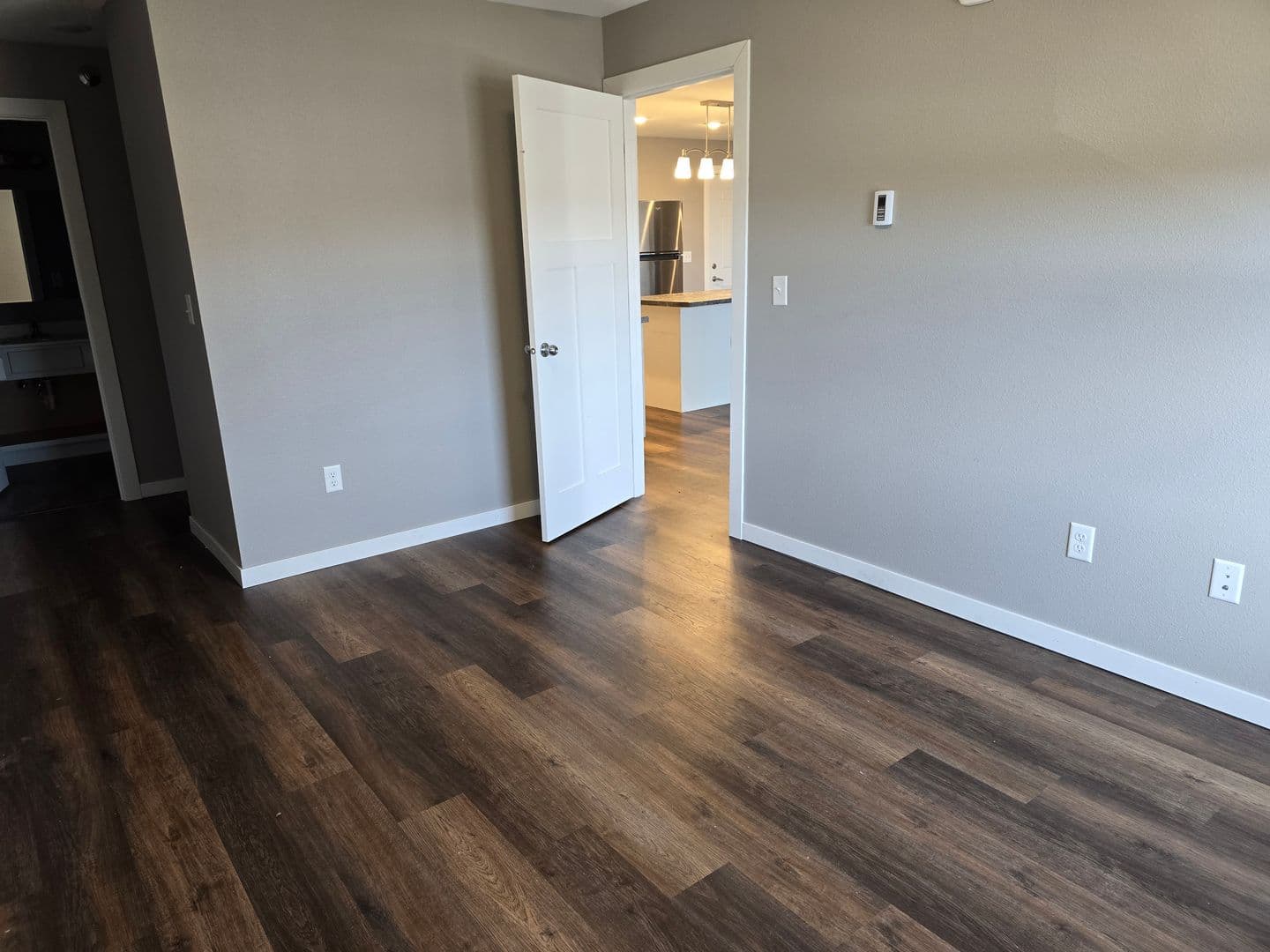 Willmar Apartment: 1021 30th Street Northwest