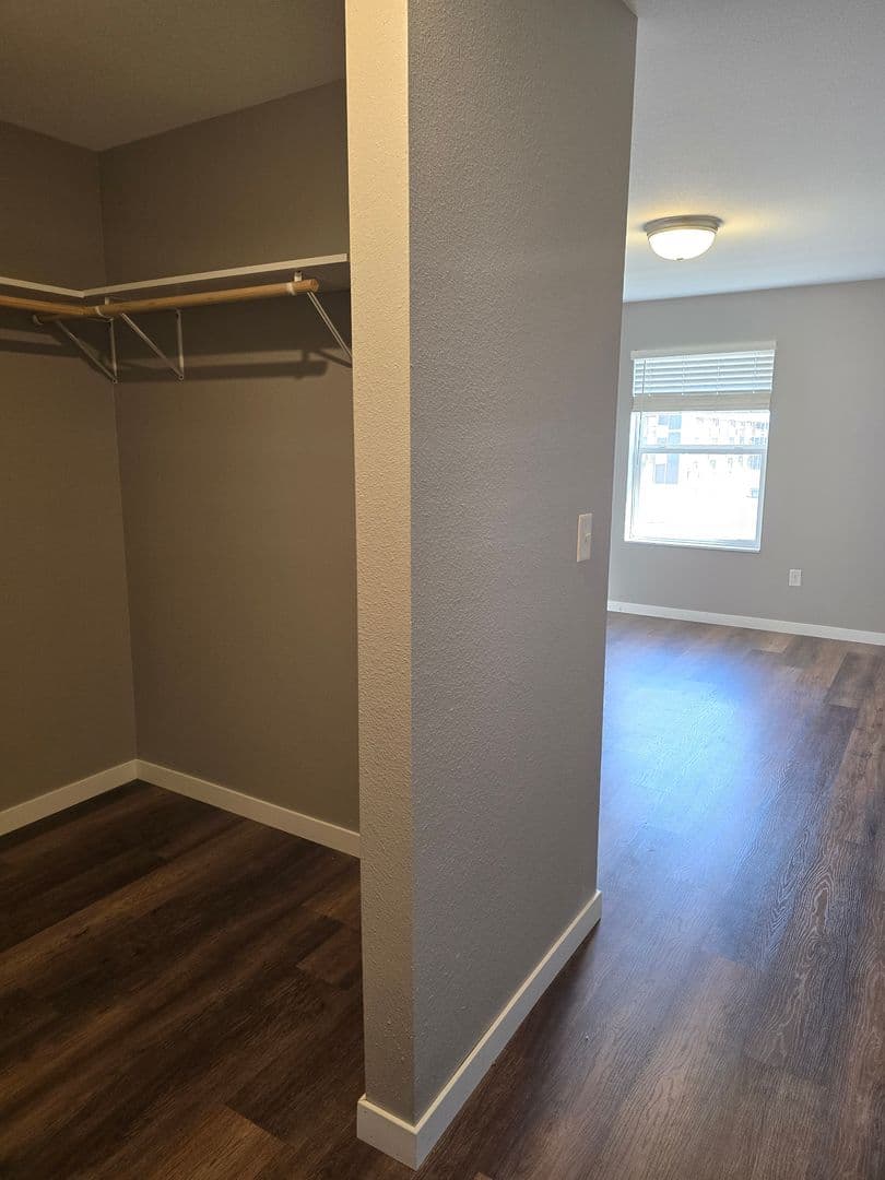 Willmar Apartment: 1021 30th Street Northwest