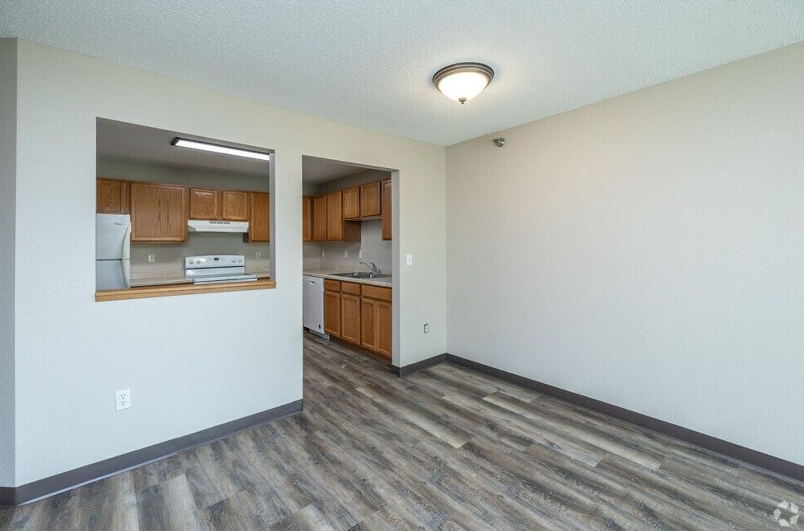 Faribault Apartment: 200 Heritage Pl