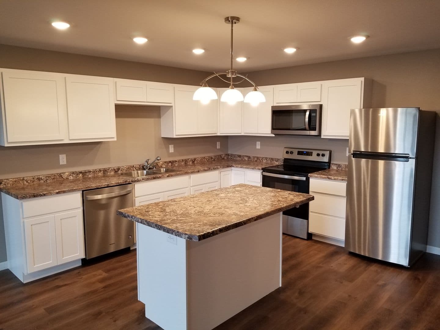 Willmar Apartment: 1001 30th St. NW