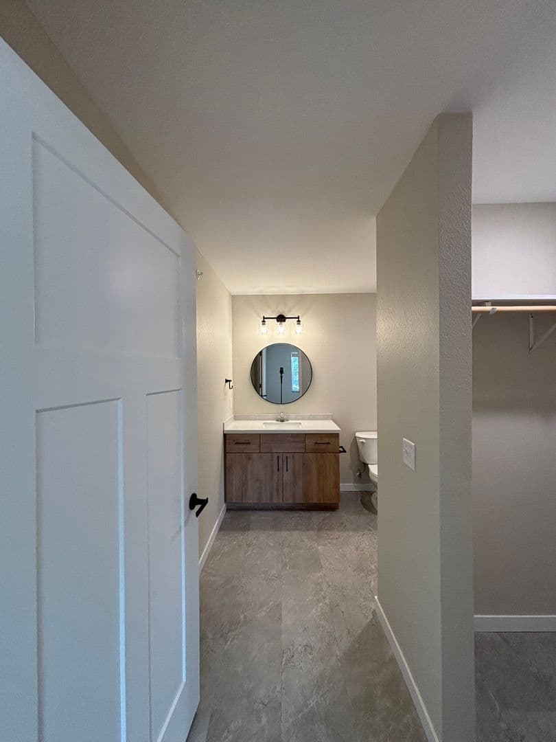 Alexandria Apartment: 1829 Oakview Ave SE