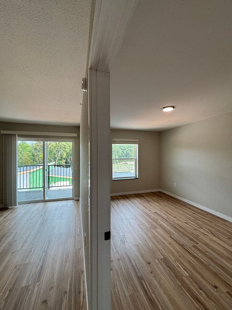 Alexandria Apartment: 1829 Oakview Ave SE