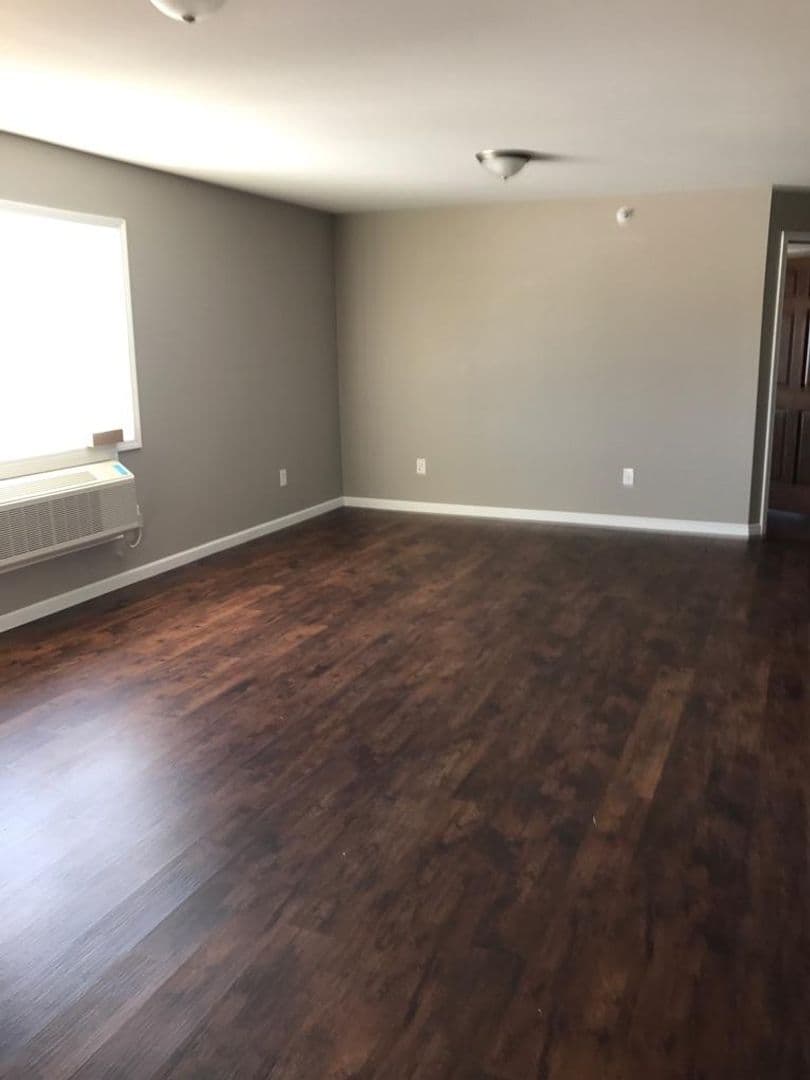 Alexandria Apartment: 1805 7th Avenue East
