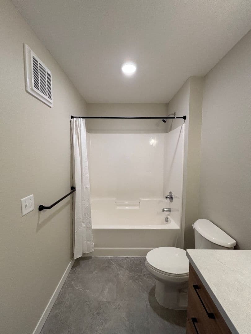 Alexandria Apartment: 1829 Oakview Ave SE