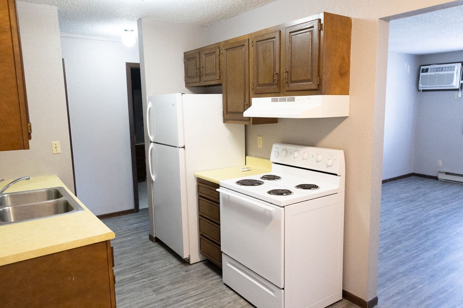 Alexandria Apartment: 304 Kenwood Drive