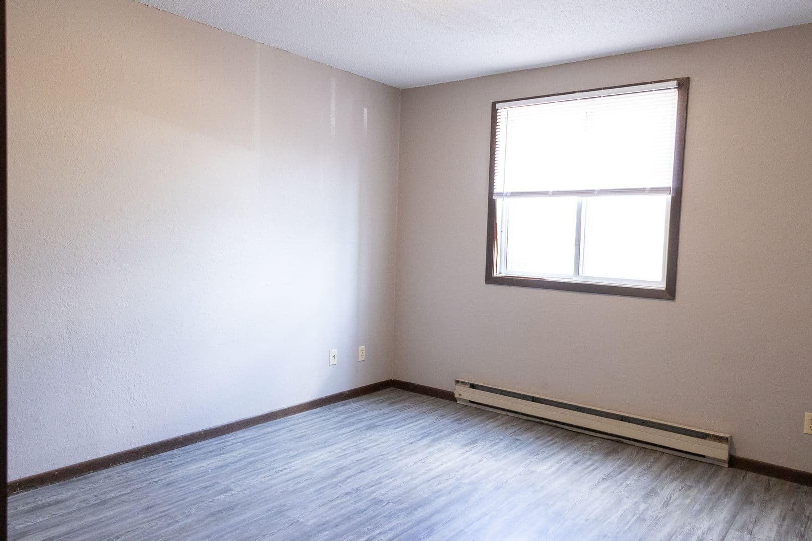 Alexandria Apartment: 304 Kenwood Drive