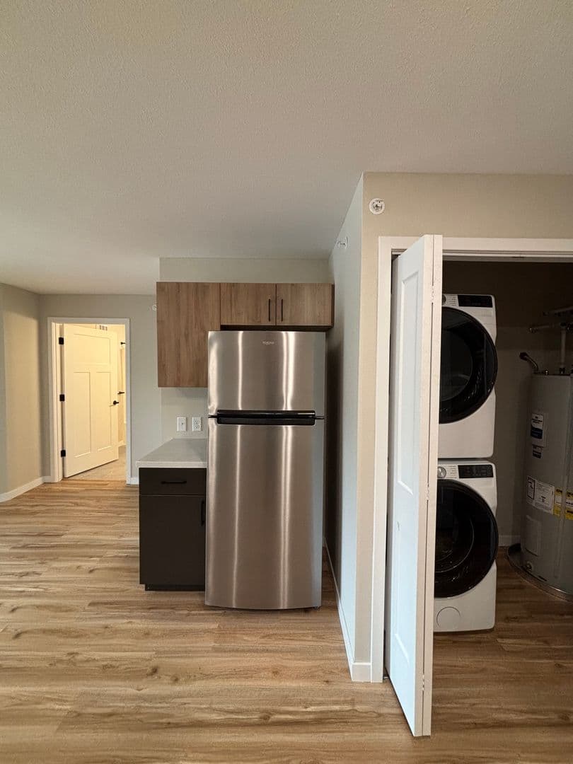 Alexandria Apartment: 1829 Oakview Ave SE