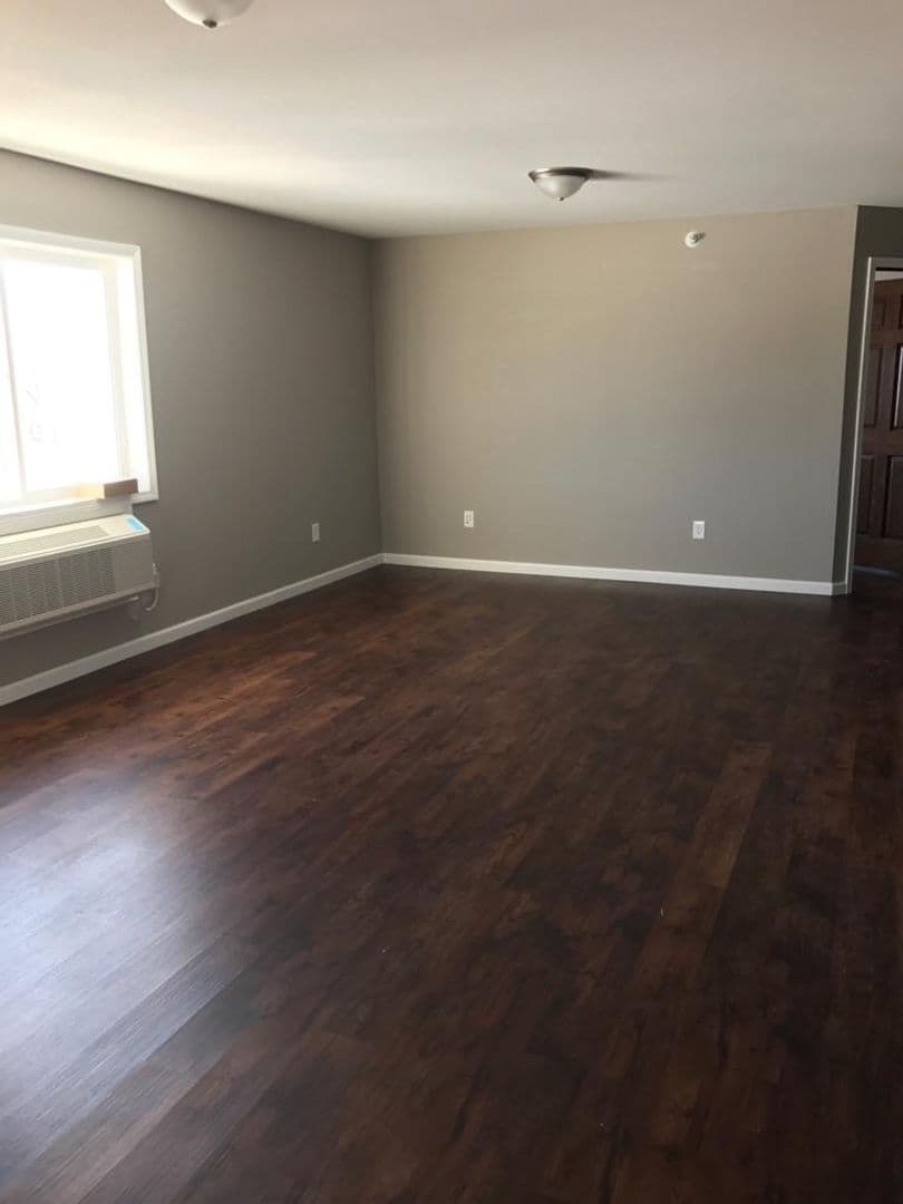 Alexandria Apartment: 1805 7th Avenue East