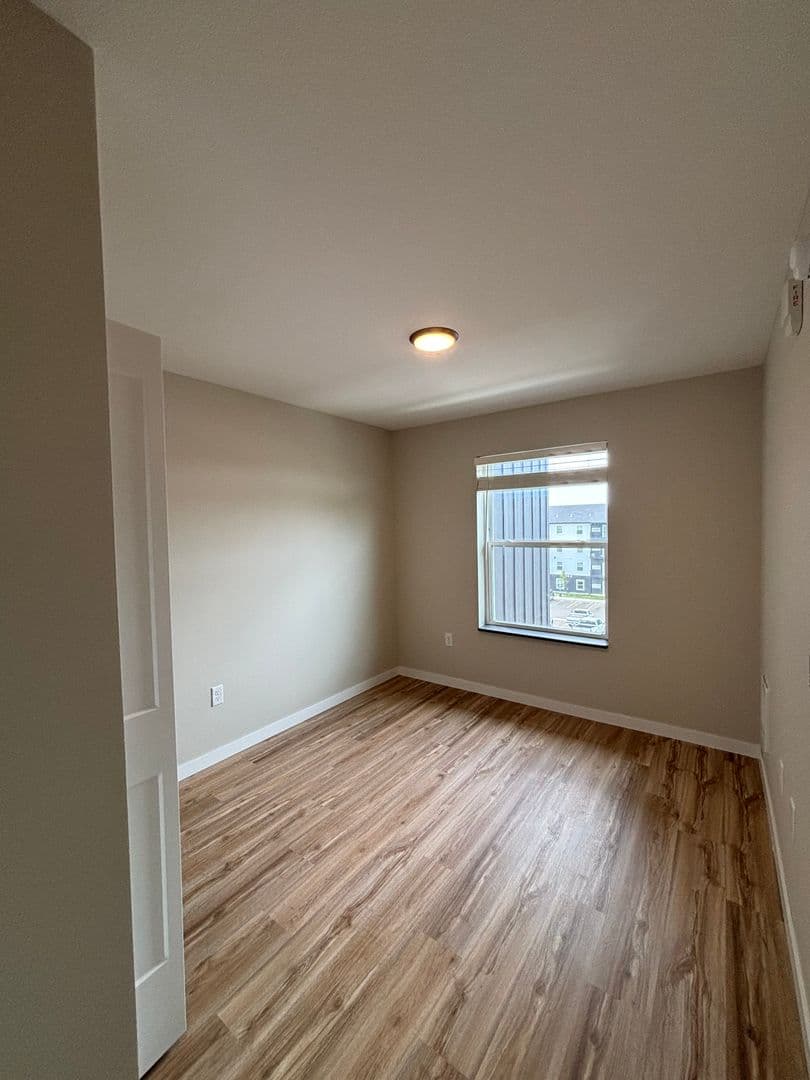 Alexandria Apartment: 1829 Oakview Ave SE
