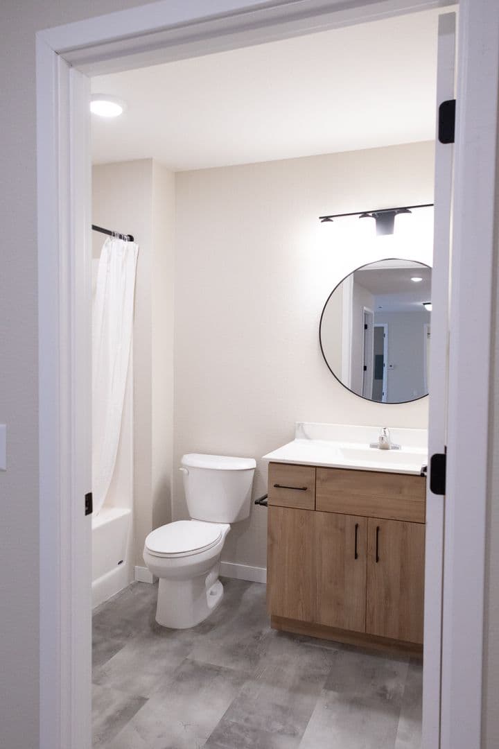 Alexandria Apartment: 1825 Oakview Ave SE