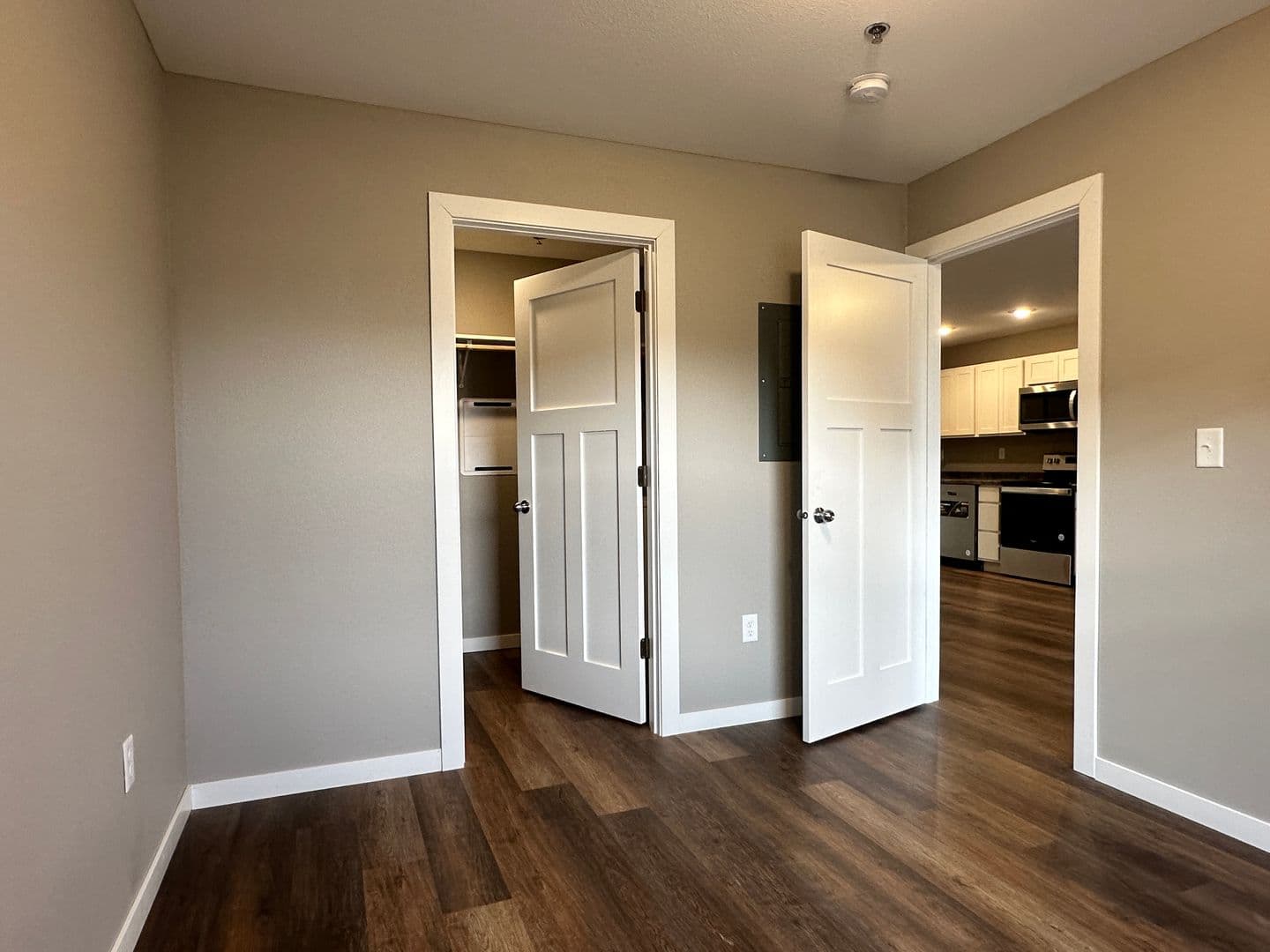 Willmar Apartment: 1021 30th Street Northwest