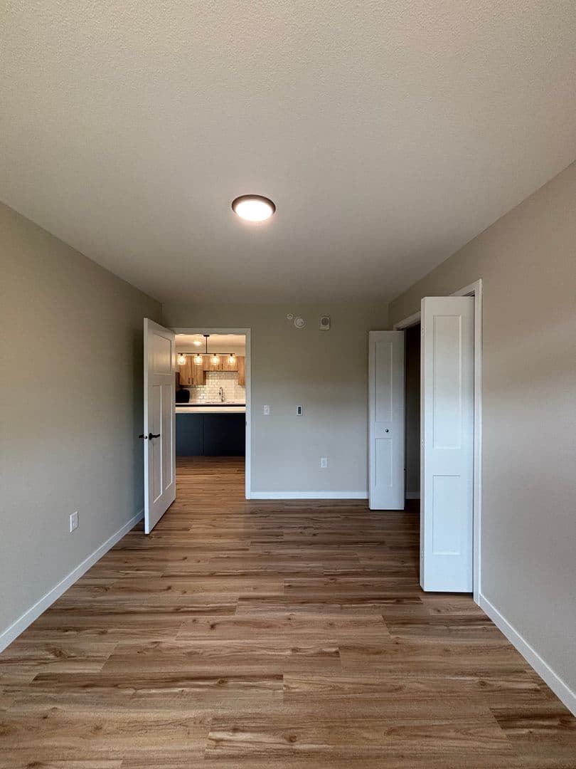 Alexandria Apartment: 1829 Oakview Ave SE