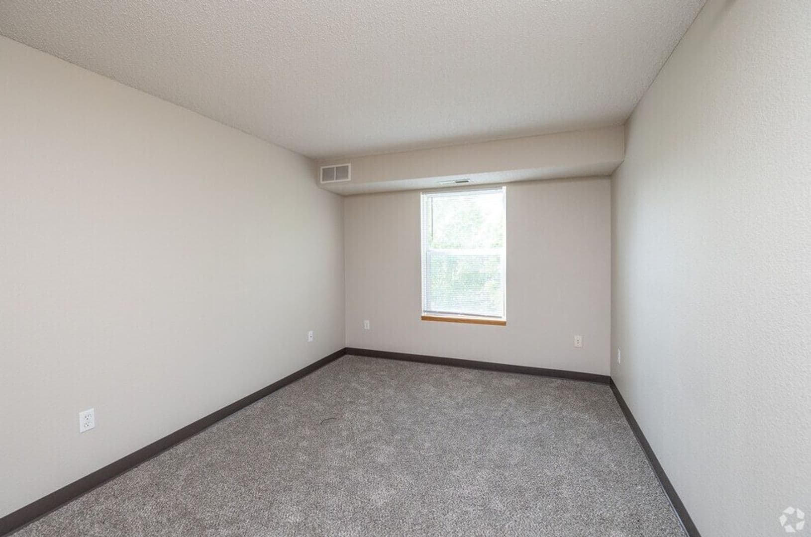 Faribault Apartment: 200 Heritage Pl