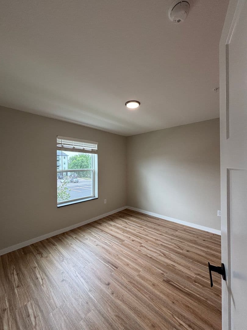 Alexandria Apartment: 1829 Oakview Ave SE